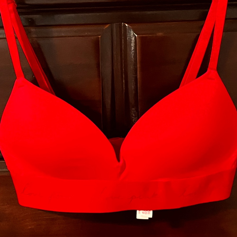 ♥️♥️VICTORIA’S SECRET, wireless, lightly padded PUSH-UP Bra, NWOT For Sale!!♥️♥️